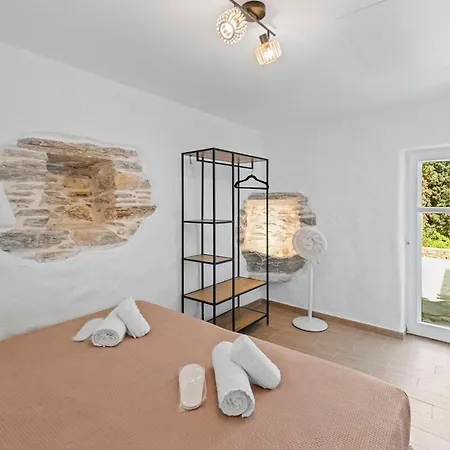 Holiday home Peaceful In Livadia, Near Chora And *