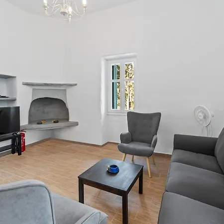 Holiday home Peaceful In Livadia, Near Chora And *