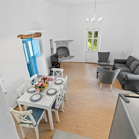 Holiday home Peaceful In Livadia, Near Chora And *